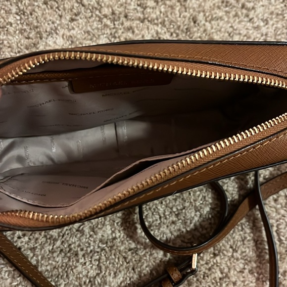 Michael Kors cross body bag - Picture 3 of 3